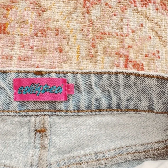 Edikted, Woman’s Tomboy Low Rise Denim Shorts Light Blue - Picture 3 of 3